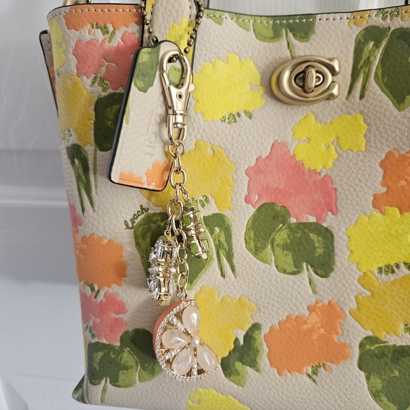 NWOT Coach Floral Printed Willow Tote 24 + Matching Piper K Fruit Bag Charm - Picture 3 of 13